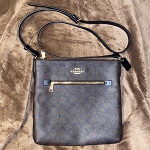 Beautiful rarely used Coach tote Purse!